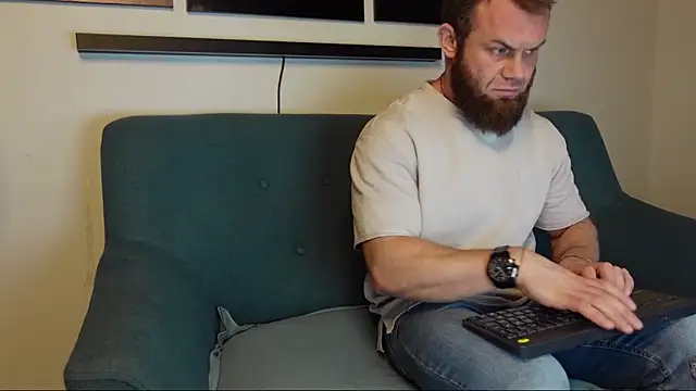 Snapshot of Tommy_Burnz chatting on February 7, 2025, 6:03 am Tommy Burnz online show from February 7, 2025, 6:03 am