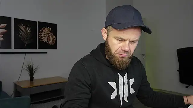 Snapshot of Tommy_Burnz chatting on December 1, 2025, 11:00 am Tommy Burnz online show from December 1, 2025, 11:00 am