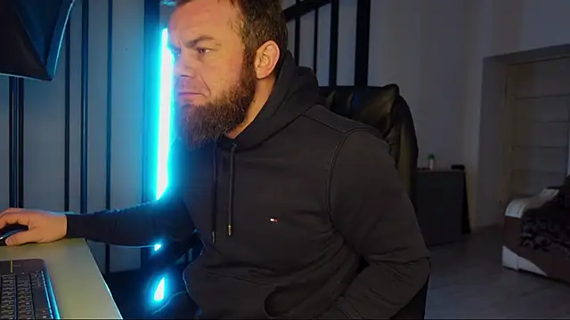 Snapshot of Tommy_Burnz chatting on March 5, 2025, 2:36 am Tommy Burnz online show from March 5, 2025, 2:36 am