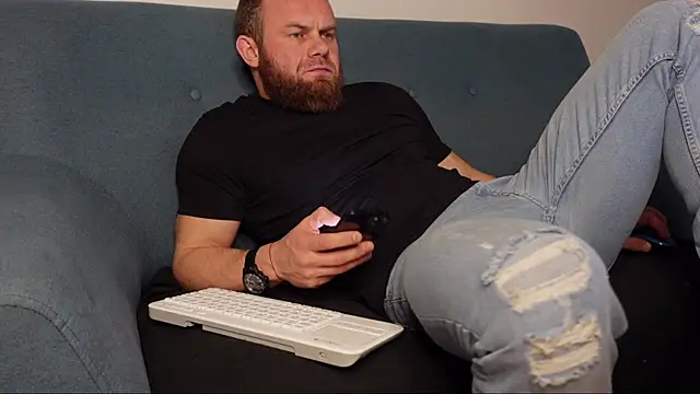 Snapshot of Tommy_Burnz chatting on January 25, 2025, 5:40 am Tommy Burnz online show from January 25, 2025, 5:40 am