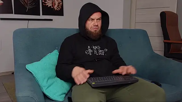 Snapshot of Tommy_Burnz chatting on March 19, 2025, 4:57 am Tommy Burnz online show from March 19, 2025, 4:57 am