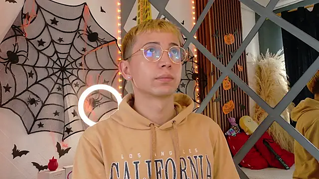 Snapshot of Chris_Bennett chatting on October 24, 2025, 11:42 am Chris Bennett online show from October 24, 2025, 11:42 am