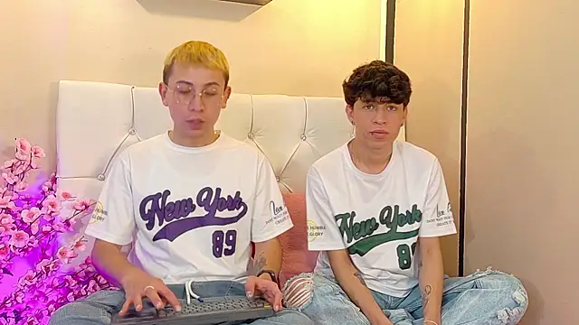 Snapshot of Chris_Bennett chatting on October 29, 2025, 12:59 pm Chris Bennett online show from October 29, 2025, 12:59 pm