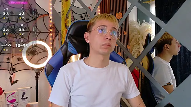 Snapshot of Chris_Bennett chatting on November 4, 2025, 1:37 pm Chris Bennett online show from November 4, 2025, 1:37 pm