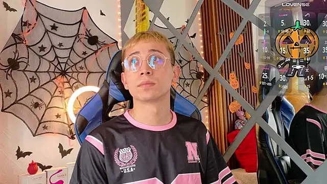 Snapshot of Chris_Bennett chatting on October 30, 2025, 2:04 pm Chris Bennett online show from October 30, 2025, 2:04 pm