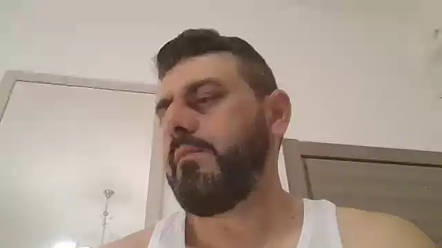 ChiIul11 online show from April 5, 2026, 11:33 pm