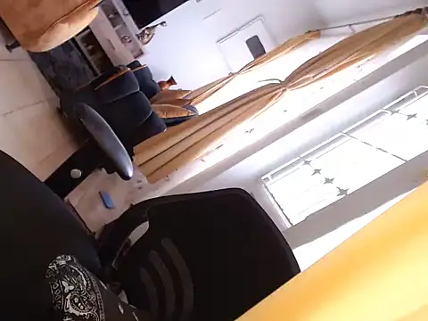 Snapshot of herreraisa_official chatting on November 1, 2025, 4:45 pm herreraisa official online show from November 1, 2025, 4:45 pm