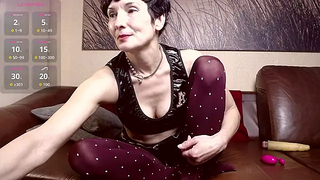 Snapshot of ElizabethLong chatting on November 8, 2025, 8:34 pm ElizabethLong online show from November 8, 2025, 8:34 pm