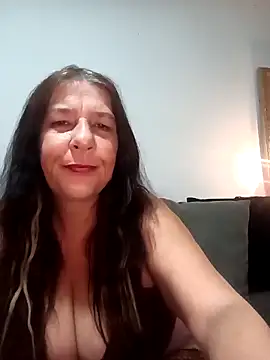 Snapshot of Leanne43 chatting on December 13, 2025, 8:04 pm Leanne43 online show from December 13, 2025, 8:04 pm