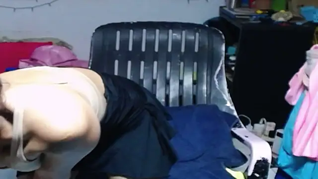 1CuteAndSexy69 online show from September 13, 2025, 3:45 pm