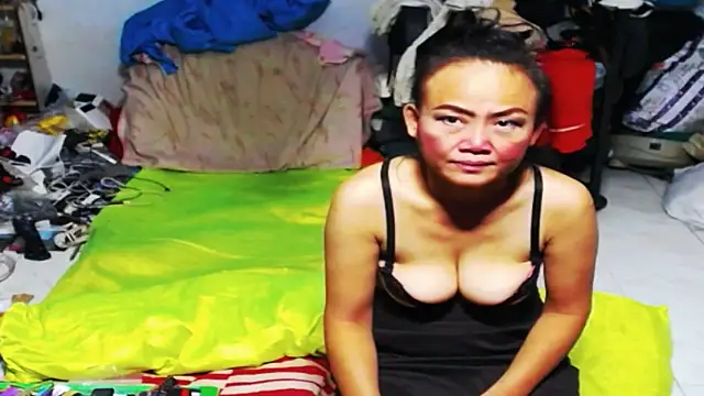 1CuteAndSexy69 online show from March 21, 2025, 1:34 pm