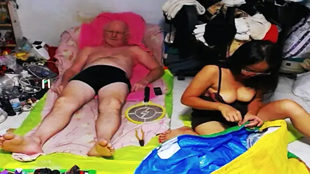 1CuteAndSexy69 online show from March 21, 2025, 7:46 pm