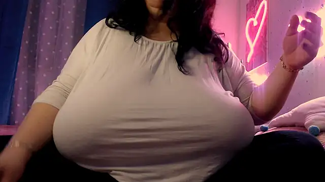 Snapshot of SenzualHotM chatting on March 18, 2025, 8:16 pm SenzualHotM online show from March 18, 2025, 8:16 pm