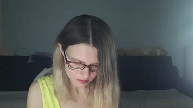 Snapshot of night_is_dark chatting on December 4, 2025, 10:31 pm night is dark online show from December 4, 2025, 10:31 pm