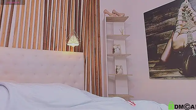 valerie lya online show from April 14, 2026, 12:32 pm