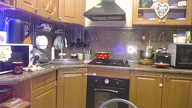 LizaCakes online show from January 4, 2025, 6:51 pm