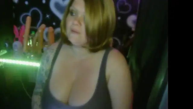 Snapshot of HoneyChambers chatting on July 15, 2026, 10:50 pm HoneyChambers online show from July 15, 2026, 10:50 pm