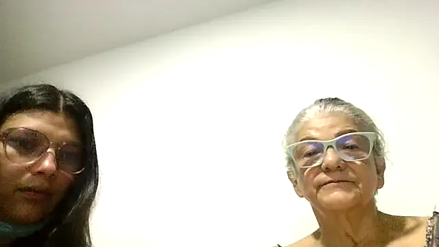 Snapshot of FunnyGrandma chatting on June 14, 2026, 2:24 am FunnyGrandma online show from June 14, 2026, 2:24 am