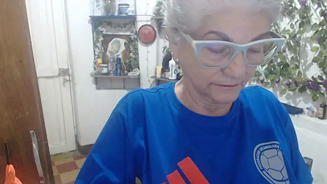 Snapshot of FunnyGrandma chatting on July 4, 2026, 1:12 am FunnyGrandma online show from July 4, 2026, 1:12 am