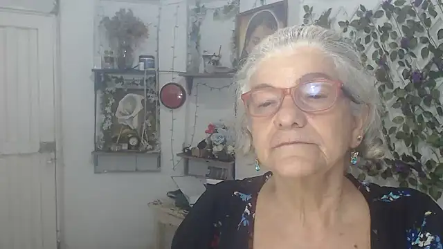 Snapshot of FunnyGrandma chatting on February 9, 2026, 11:58 pm FunnyGrandma online show from February 9, 2026, 11:58 pm