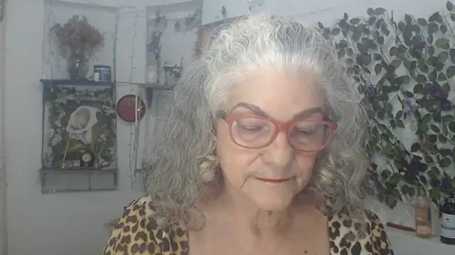 Snapshot of FunnyGrandma chatting on February 13, 2026, 9:26 pm FunnyGrandma online show from February 13, 2026, 9:26 pm