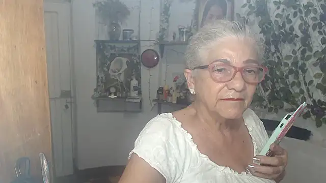 Snapshot of FunnyGrandma chatting on May 26, 2026, 1:26 am FunnyGrandma online show from May 26, 2026, 1:26 am