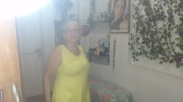 Snapshot of FunnyGrandma chatting on June 11, 2026, 12:32 am FunnyGrandma online show from June 11, 2026, 12:32 am