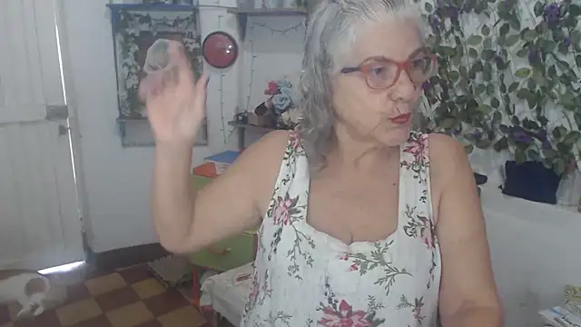 Snapshot of FunnyGrandma chatting on February 5, 2026, 5:31 pm FunnyGrandma online show from February 5, 2026, 5:31 pm