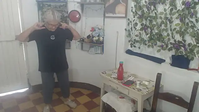 Snapshot of FunnyGrandma chatting on February 7, 2026, 4:59 pm FunnyGrandma online show from February 7, 2026, 4:59 pm