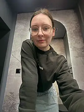 Snapshot of The_Snowwhitee chatting on April 19, 2026, 11:55 am The Snowwhitee online show from April 19, 2026, 11:55 am