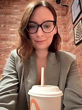 The Snowwhitee online show from November 5, 2025, 9:07 pm