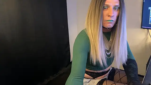 Snapshot of xdresserwithass chatting on October 1, 2025, 6:18 am xdresserwithass online show from October 1, 2025, 6:18 am