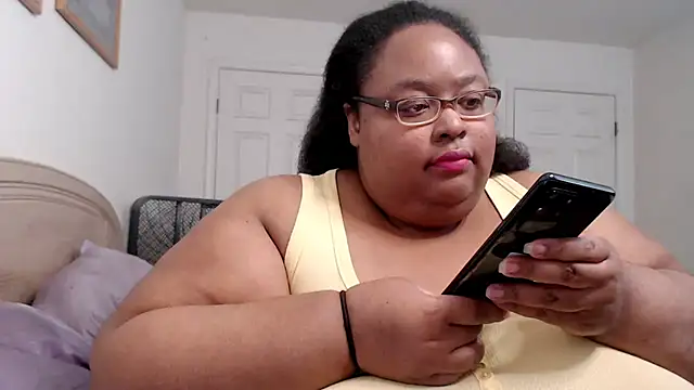 Snapshot of Loves_Aura chatting on October 25, 2025, 12:10 am Loves Aura online show from October 25, 2025, 12:10 am