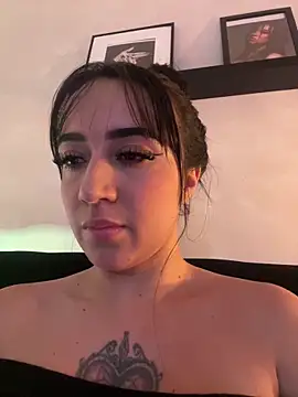 EmmyEvans1 online show from February 2, 2026, 8:19 pm