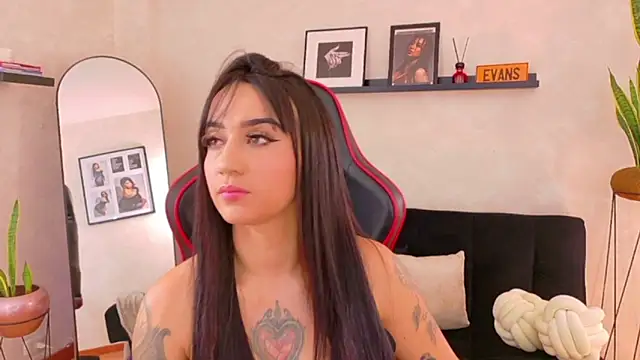 EmmyEvans1 online show from February 26, 2026, 7:25 pm