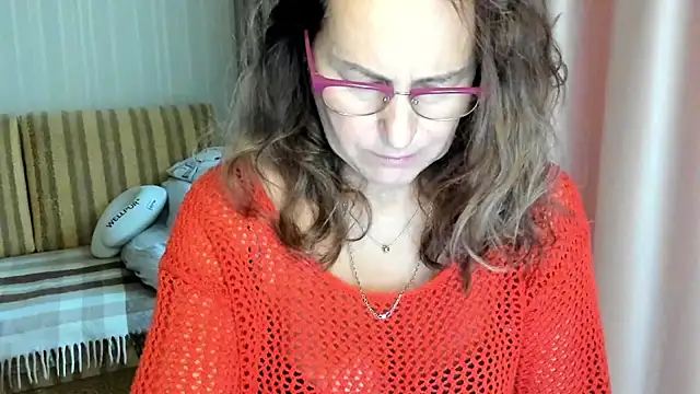 lauraoven online show from October 14, 2025, 8:15 am