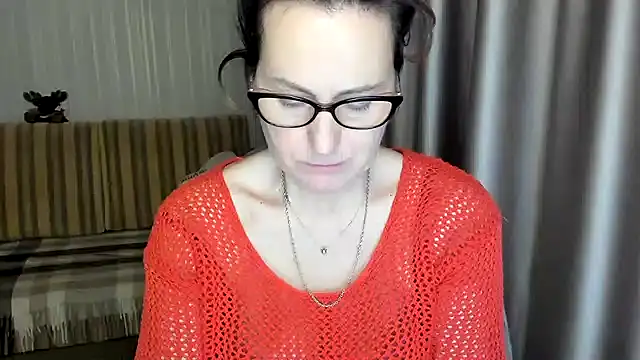 lauraoven online show from March 5, 2025, 5:50 pm