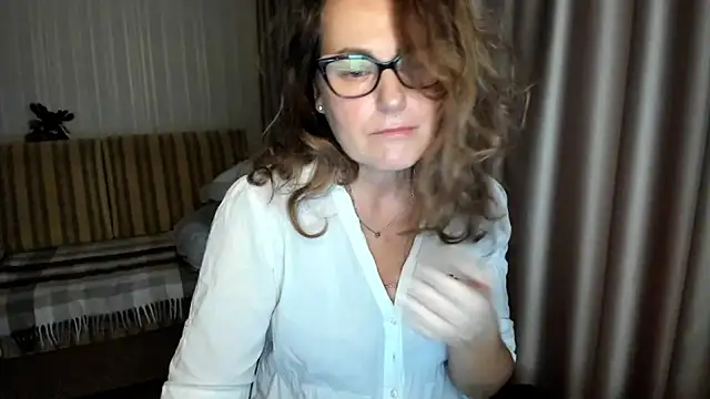 lauraoven online show from December 4, 2025, 7:51 am