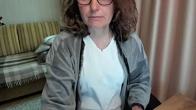 Snapshot of lauraoven chatting on May 30, 2026, 7:47 am lauraoven online show from May 30, 2026, 7:47 am
