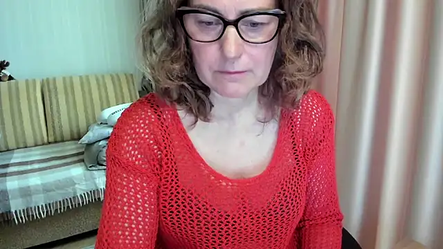 Snapshot of lauraoven chatting on May 31, 2026, 7:47 am lauraoven online show from May 31, 2026, 7:47 am