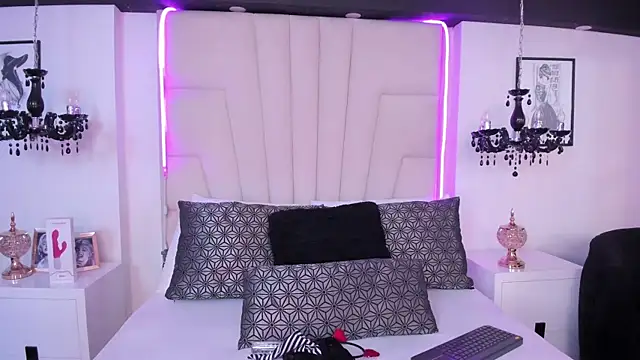 Snapshot of Sofiia_W26 chatting on October 10, 2025, 8:09 pm Sofiia W26 online show from October 10, 2025, 8:09 pm