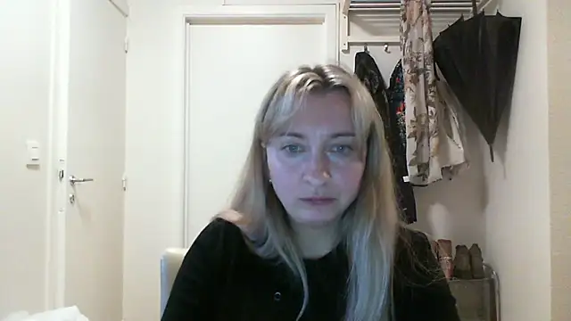 SusanCurt online show from October 24, 2025, 9:08 am