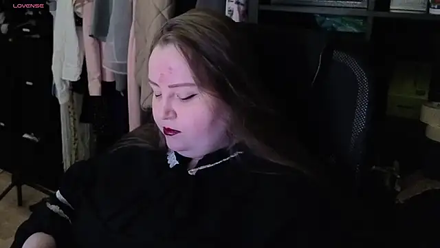 Snapshot of EMMA__CONNOR chatting on October 17, 2025, 12:14 am EMMA CONNOR online show from October 17, 2025, 12:14 am