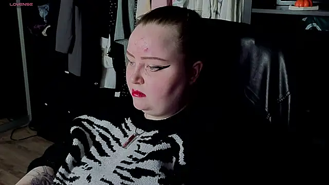 Snapshot of EMMA__CONNOR chatting on October 31, 2025, 8:49 pm EMMA CONNOR online show from October 31, 2025, 8:49 pm