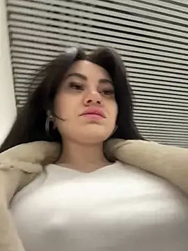 Snapshot of Wet__Bunny chatting on March 17, 2025, 9:44 am Wet Bunny online show from March 17, 2025, 9:44 am