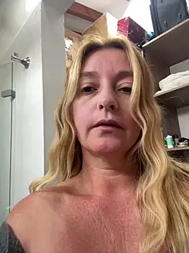 Snapshot of moniquerainx chatting on February 7, 2026, 12:35 pm moniquerainx online show from February 7, 2026, 12:35 pm