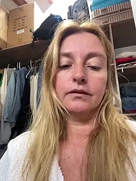 moniquerainx online show from March 15, 2026, 2:13 pm