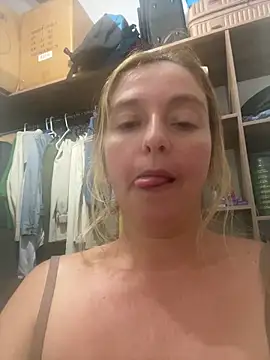 Snapshot of moniquerainx chatting on February 28, 2026, 3:06 am moniquerainx online show from February 28, 2026, 3:06 am