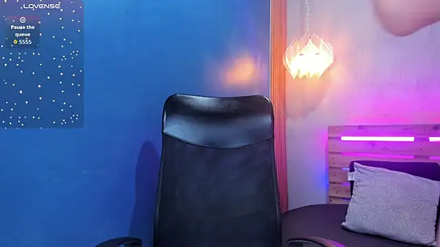 niky doll  online show from December 5, 2025, 1:32 pm