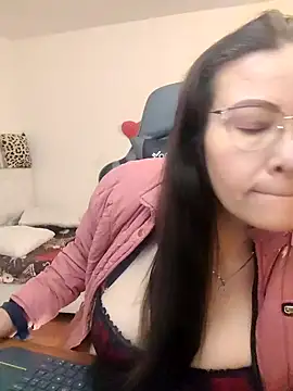 esmeralda milf online show from March 11, 2026, 8:25 pm